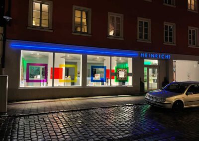 Lichtreklame als 3D Einzelbuchstaben mit Lichtband als Frontleuchter