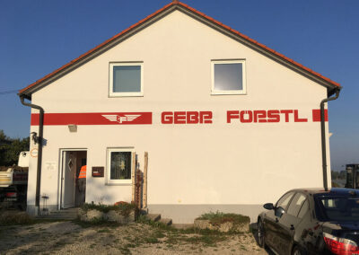 Fassadenbeschriftung