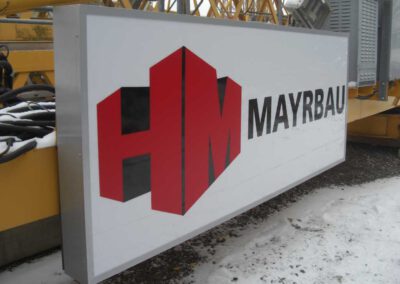 Leuchtkasten am Kranausleger